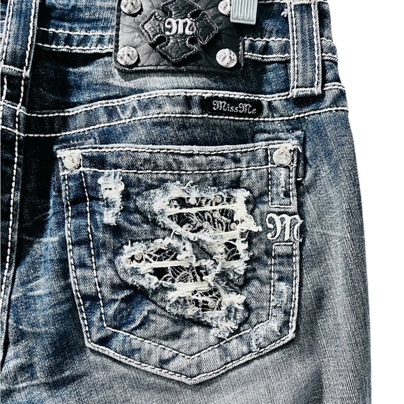 Miss Me Y2K Rhinestone Embroidered Bling Cuffed Capri Pants Size 28 Denim Jeans - Picture 8 of 8